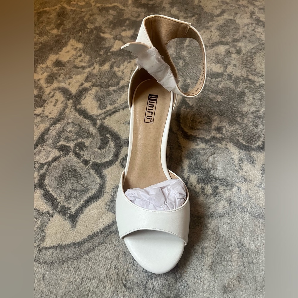 NWT Wedding Bridal White Low Block Heel